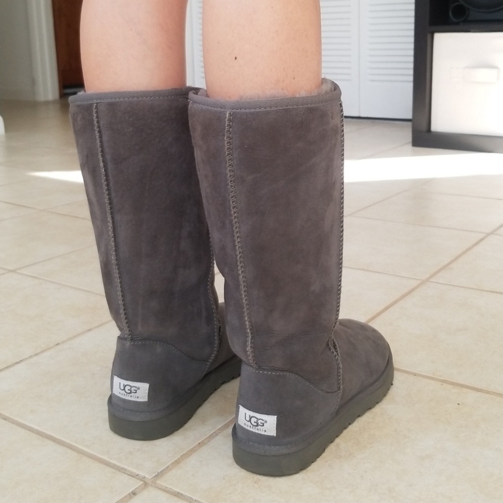 Tall grey Ugg boots excellent condition